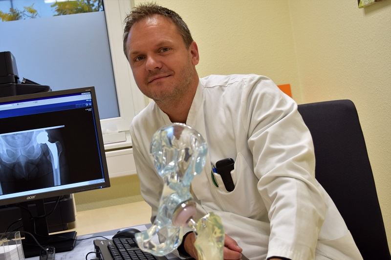 Dr. Thorsten Cedl als „Hauptoperateur“ zertifiziert