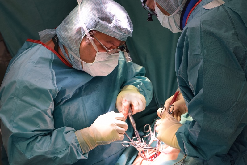 PD Dr. Konstantinos Kafchitsas: Seine Fachmeinung zählt in der Wirbelsäulenchirurgie